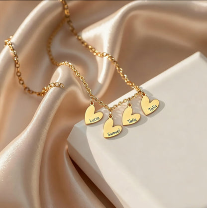 Halskette mit personalisierten Herzanhängern Necklaces Loanya 
