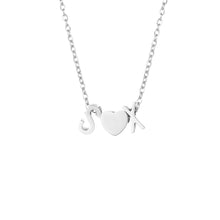 Load image into Gallery viewer, Halskette mit Herz und zwei Buchstaben Necklaces Loanya Silber 40 - 45 cm 
