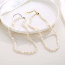 Load image into Gallery viewer, LOANYA Perlenkette mit Anhänger Necklaces Loanya 
